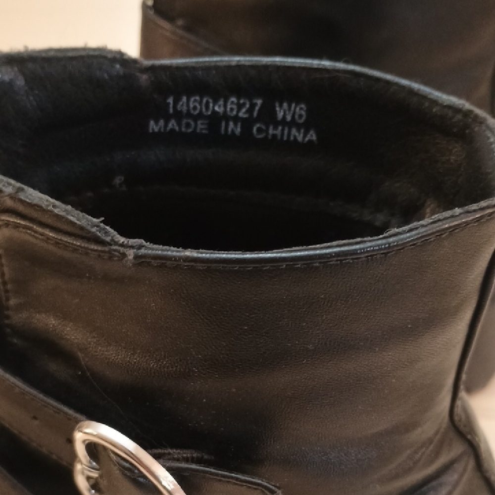 Hot Topic Black Combat Boots with Heart Details - Picture 5 of 6